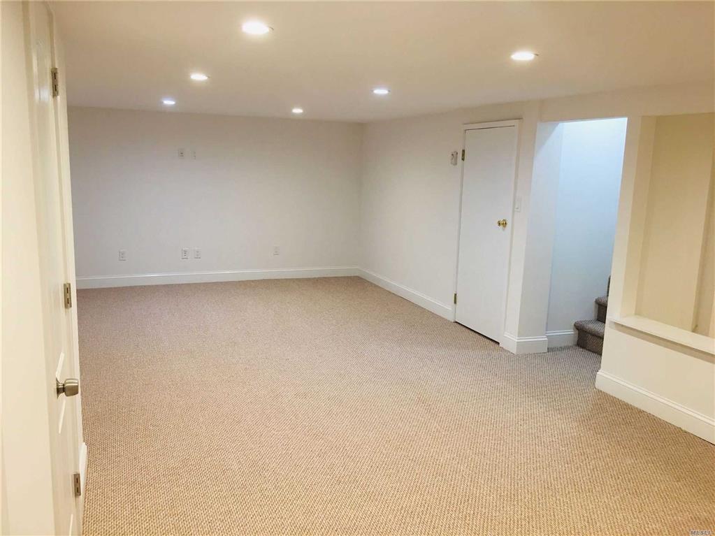 82 Avenue D Holbrook Holbrook NY 11741