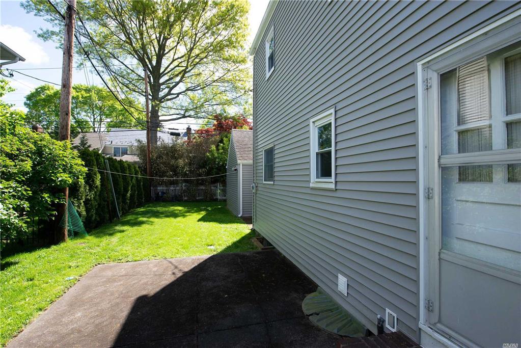 179 Glenmore St E. Williston E. Williston NY 11596