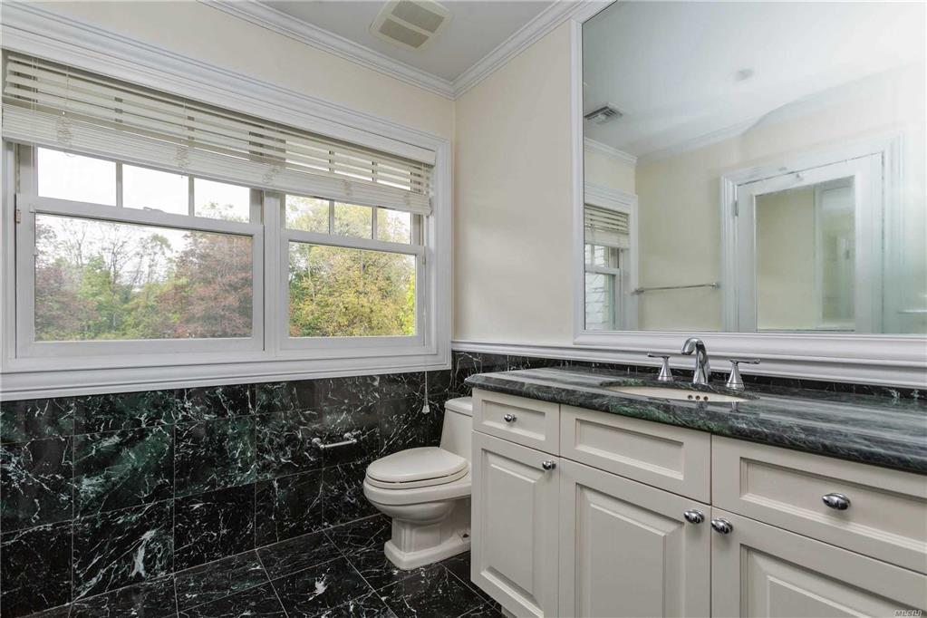 12 Pinetree Ln Old Westbury Old Westbury NY 11568