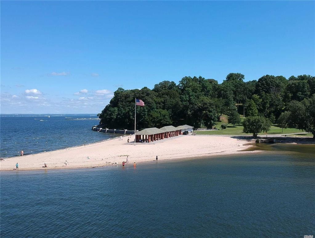 30 Pearsall Ave Glen Cove Glen Cove NY 11542