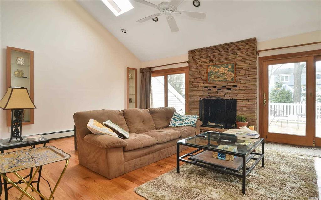 4 Lauren Ln Bayville Bayville NY 11709
