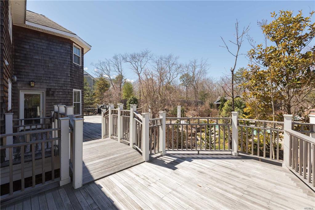 12 Red Creek Cir Hampton Bays Hampton Bays NY 11946 R Hamptons