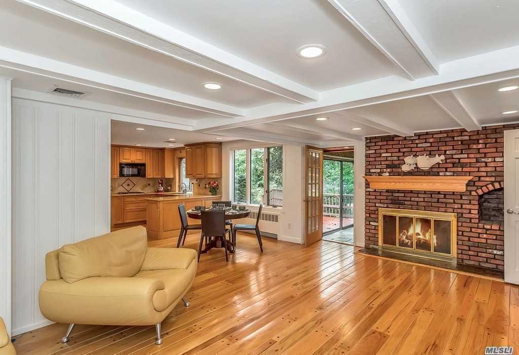 211 Pidgeon Hill S. Huntington S. Huntington NY 11746