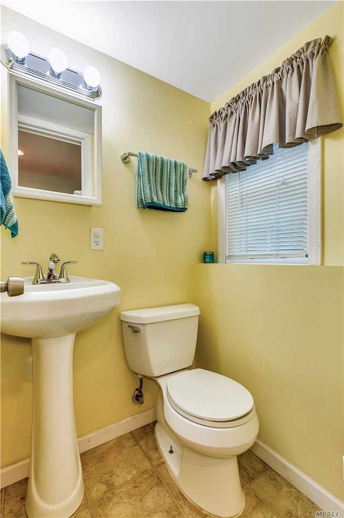 127 Joni Dr W. Sayville W. Sayville NY 11796