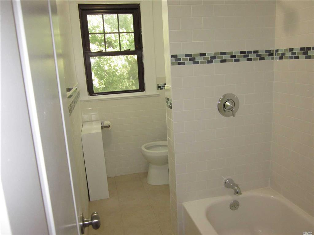44 Oakwood Rd Huntington Huntington NY 11743