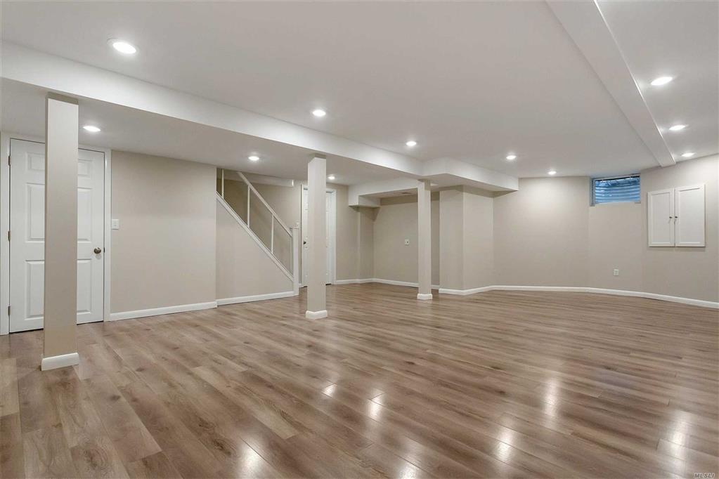 8 Fairway Ln Manhasset Manhasset NY 11030