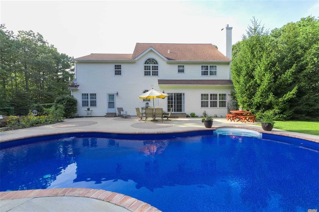 3 Hogan Ln Manorville Manorville NY 11949