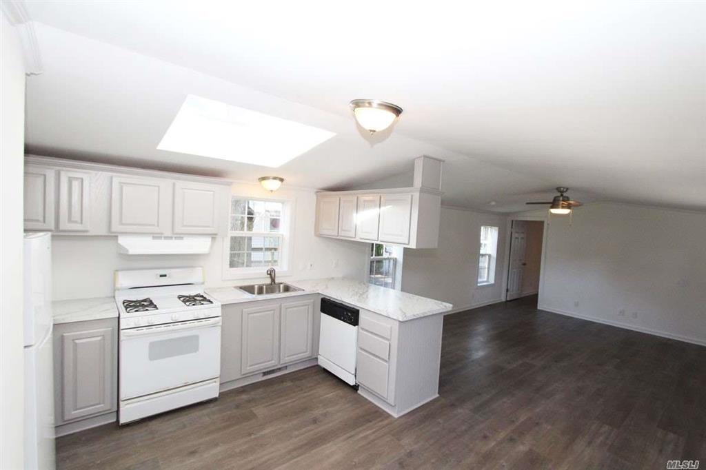 37-79 Hubbard Ave Riverhead Riverhead NY 11901