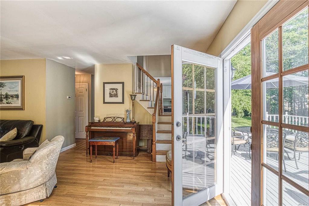 98 Clancy Rd Manorville Manorville NY 11949