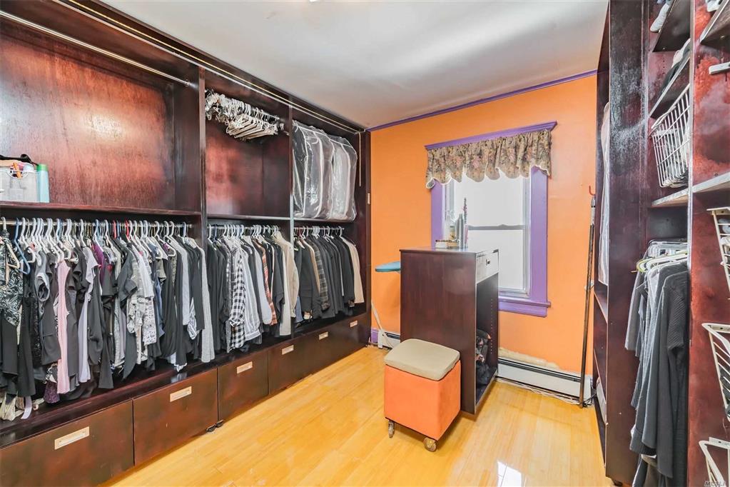 45-23 244th St Douglaston Douglaston NY 11362
