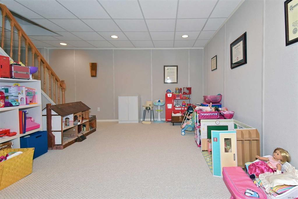 7 Karen Ct Wading River Wading River NY 11792