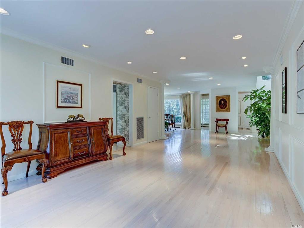 1250 Veeder Dr Hewlett Bay Park Hewlett Bay Park NY 11557