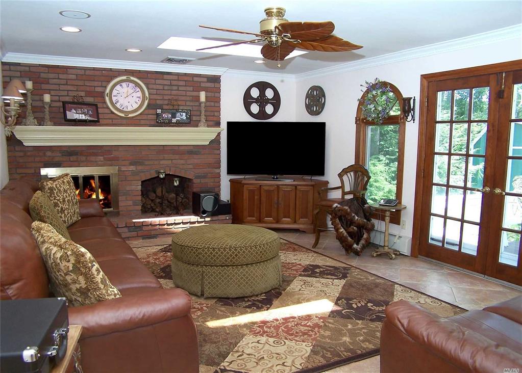23 Valley St Ronkonkoma Ronkonkoma NY 11779