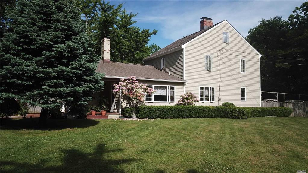 31 Evergreen Ave East Moriches East Moriches NY 11940