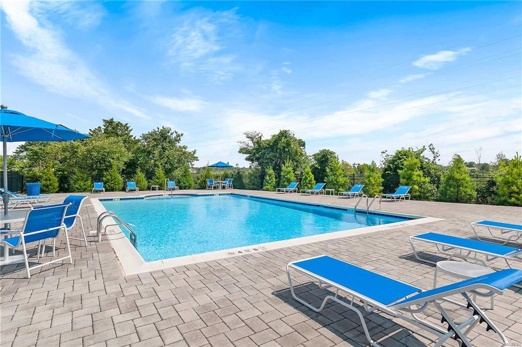 14 Village Green Dr Southampton Southampton NY 11968