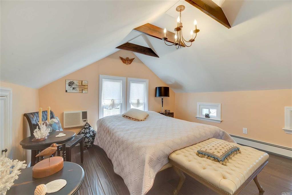 27 Shinnecock Rd Hampton Bays Hampton Bays NY 11946