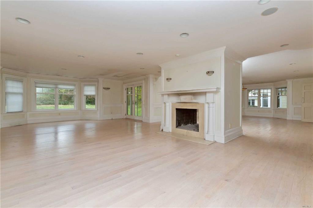 12 Pinetree Ln Old Westbury Old Westbury NY 11568