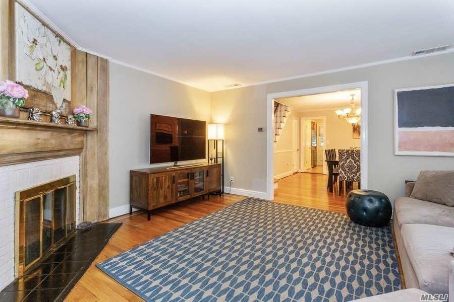 26 Salisbury Ave Stewart Manor Stewart Manor NY 11530