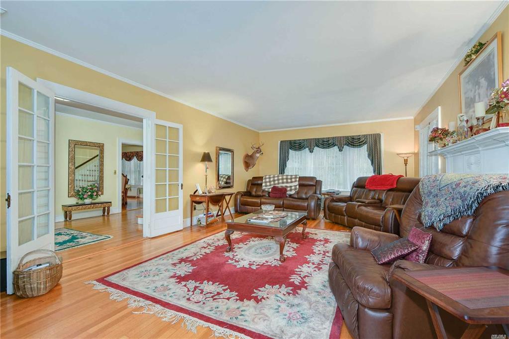 5 Kohlsaat Ct Smithtown Smithtown NY 11787