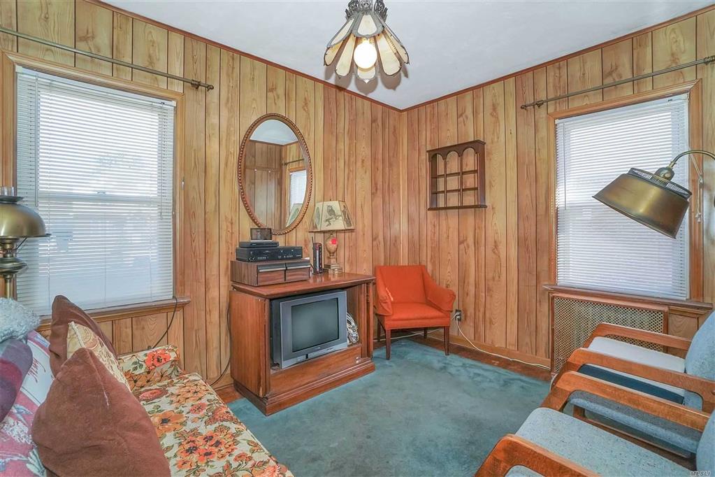 6 Rhodes St New Hyde Park New Hyde Park NY 11040
