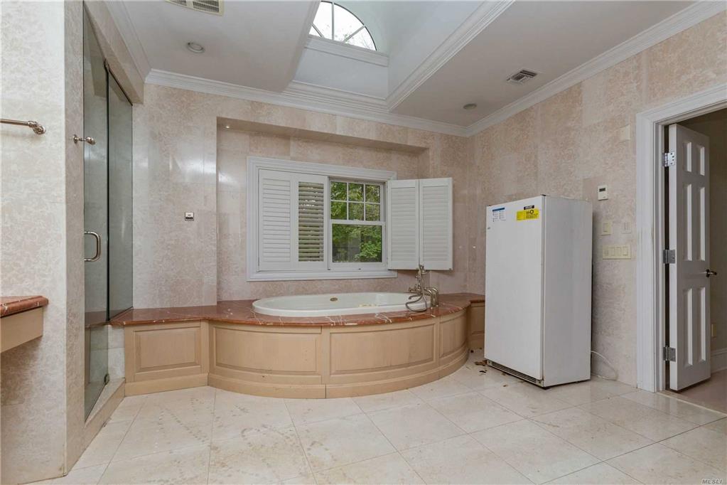 12 Pinetree Ln Old Westbury Old Westbury NY 11568