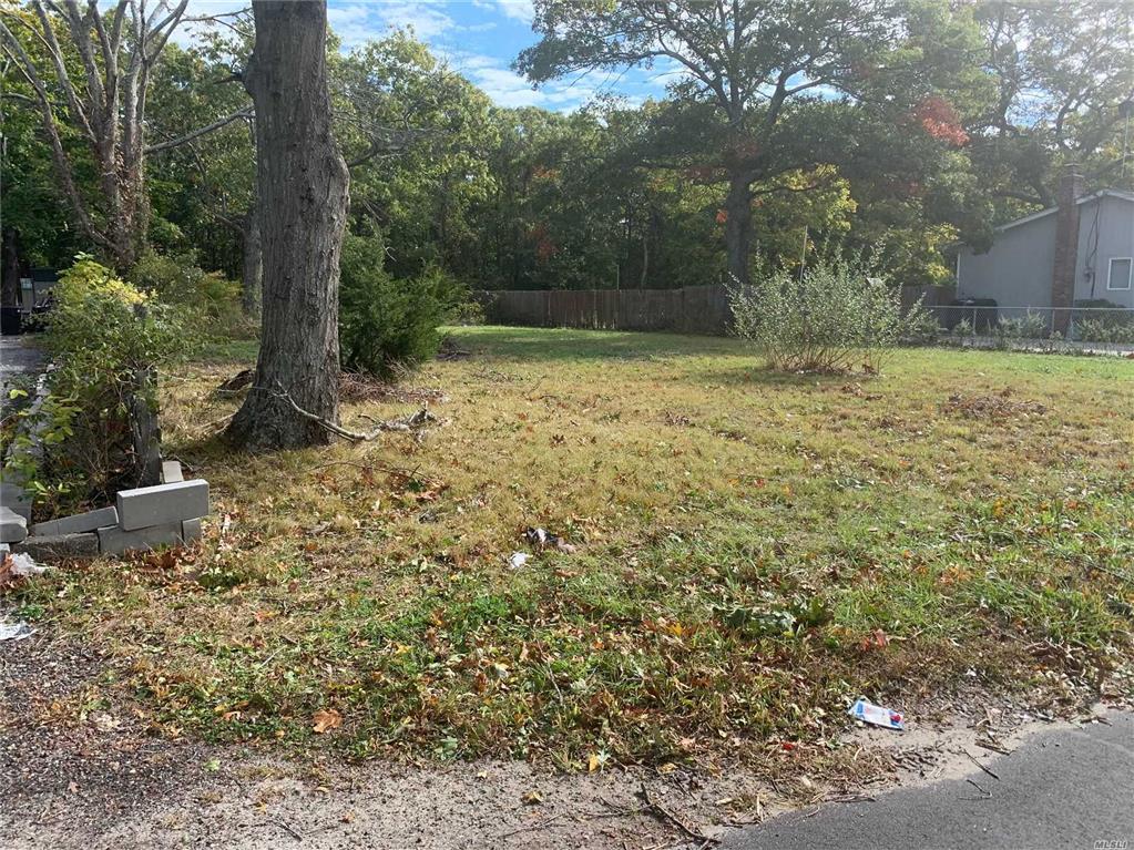 267 Railroad Ave Center Moriches Center Moriches NY 11934