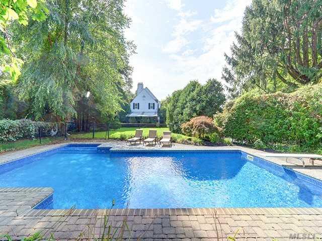 5 Kohlsaat Ct Smithtown Smithtown NY 11787