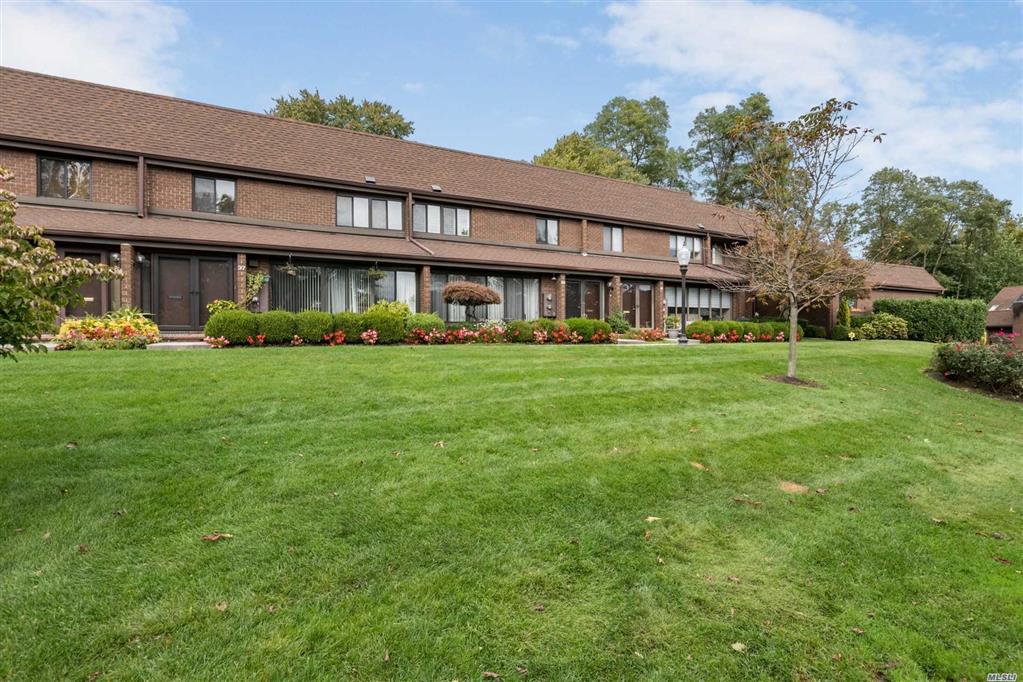 39 Acorn Ponds Dr Roslyn Roslyn NY 11576