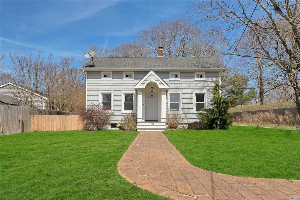 27 Shinnecock Rd Hampton Bays Hampton Bays NY 11946