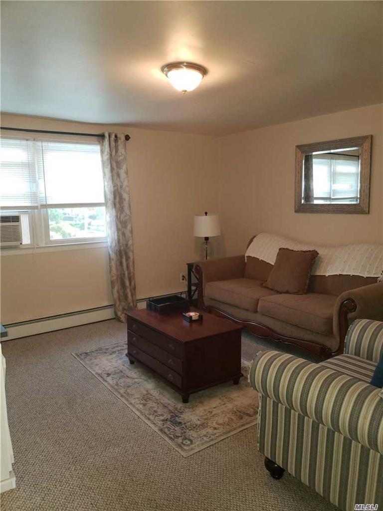 147 Concord St Westbury Westbury NY 11590