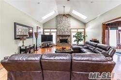 2 Mill Pond Ln Lattingtown Lattingtown NY 11560