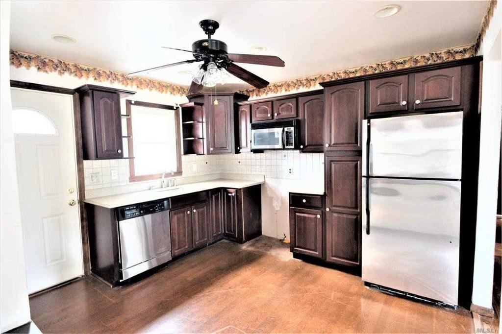 50 Lakeview Dr Kings Park Kings Park NY 11754