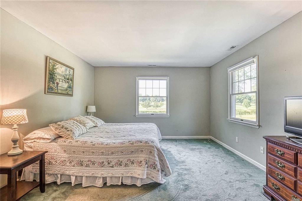 98 Clancy Rd Manorville Manorville NY 11949