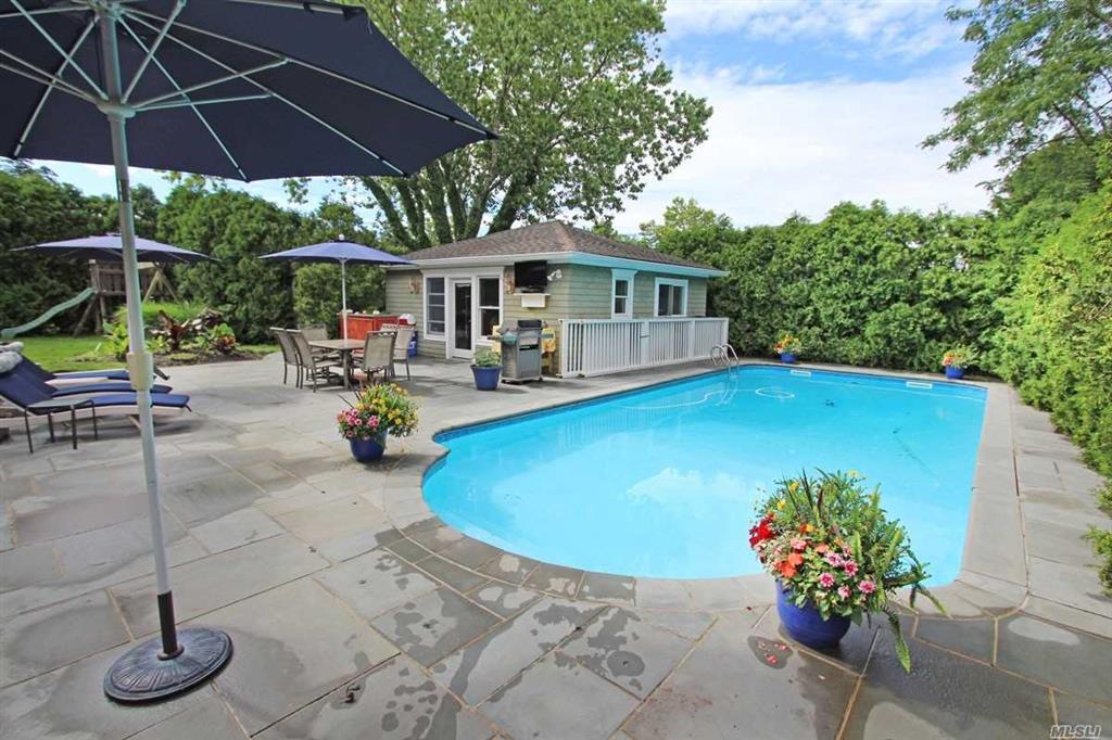 33 Rogers Ln Remsenburg Remsenburg NY 11960