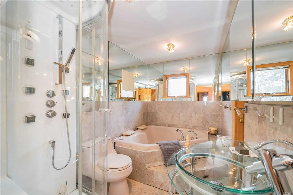 45-23 244th St Douglaston Douglaston NY 11362