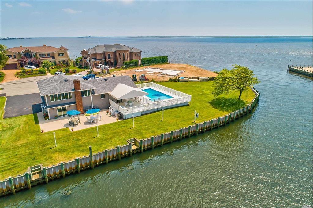 41 Club Dr Massapequa Massapequa NY 11758