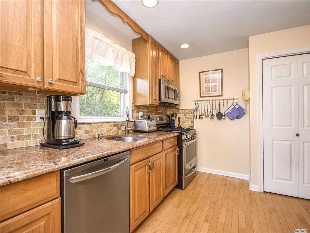 6 Dunes Ln Port Washington Port Washington NY 11050