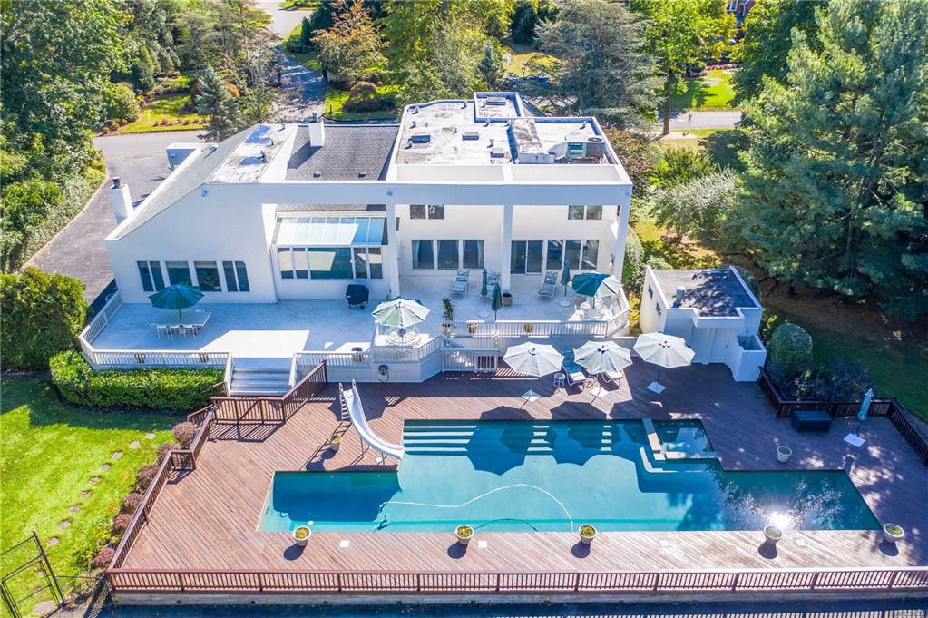 1250 Veeder Dr Hewlett Bay Park Hewlett Bay Park NY 11557