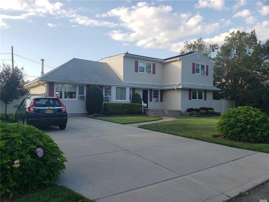 147 Concord St Westbury Westbury NY 11590