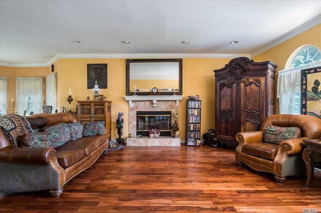 39 Old Neck Ct Manorville Manorville NY 11949