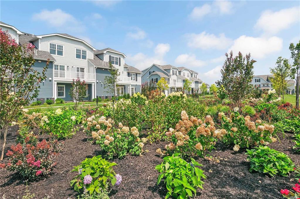 14 Village Green Dr Southampton Southampton NY 11968
