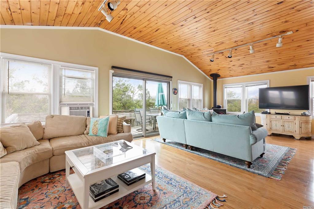 140 Pine St Kismet Kismet NY 11706