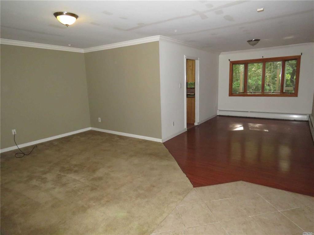 3 Hillsdale Ln Coram Coram NY 11727