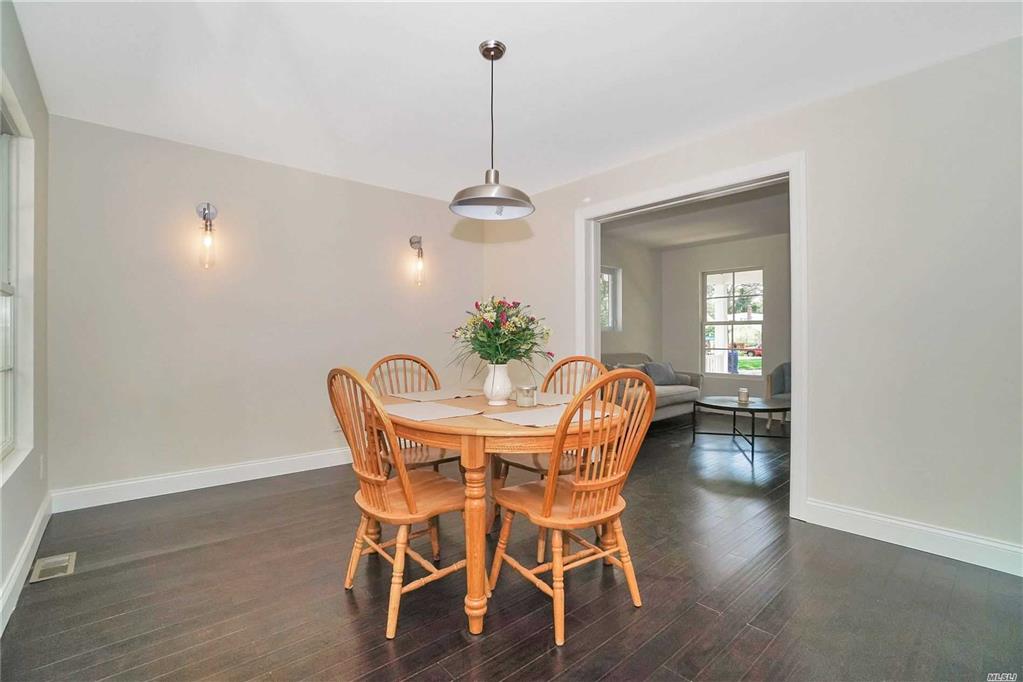 15 Jefferson St Lake Grove Lake Grove NY 11755