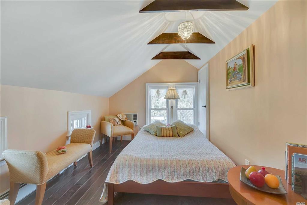 27 Shinnecock Rd Hampton Bays Hampton Bays NY 11946
