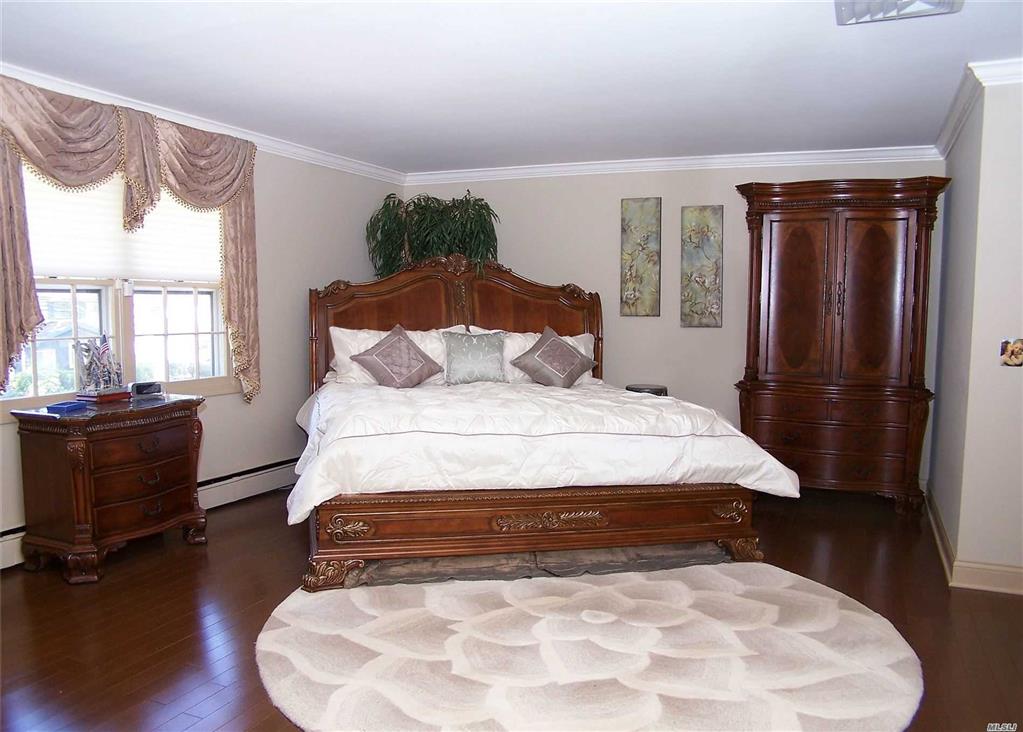 23 Valley St Ronkonkoma Ronkonkoma NY 11779