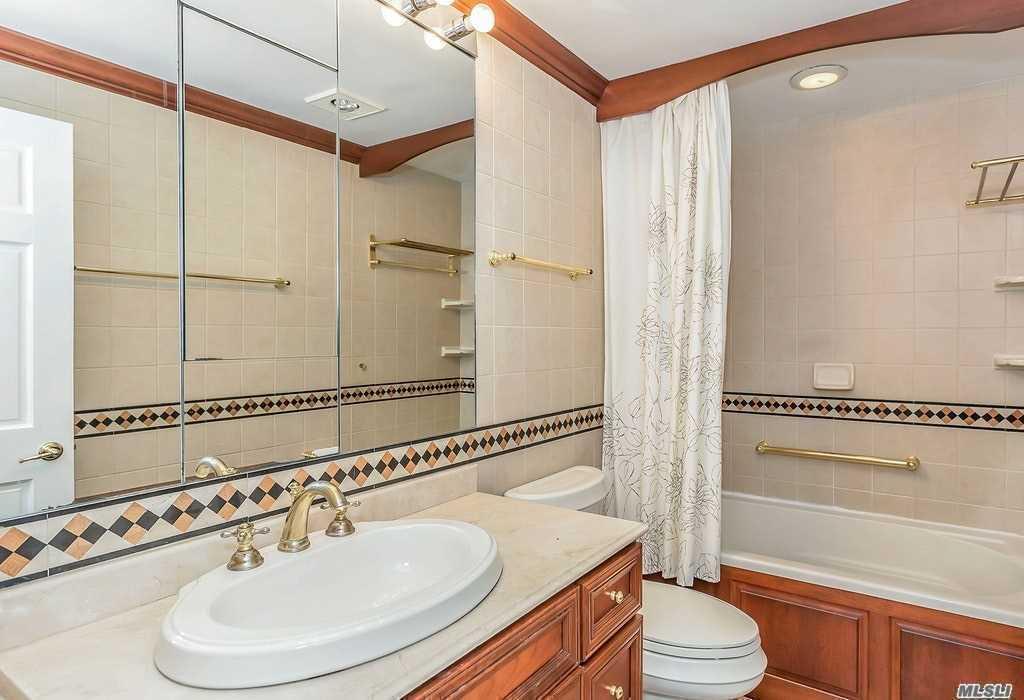 211 Pidgeon Hill S. Huntington S. Huntington NY 11746