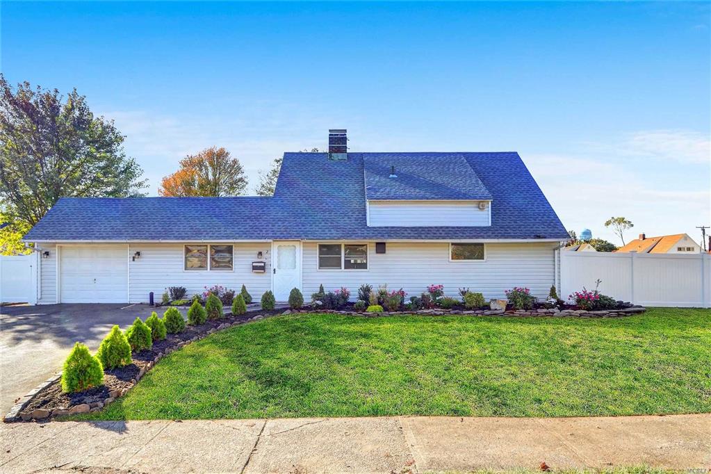 2 Rover Ln Hicksville Hicksville NY 11801
