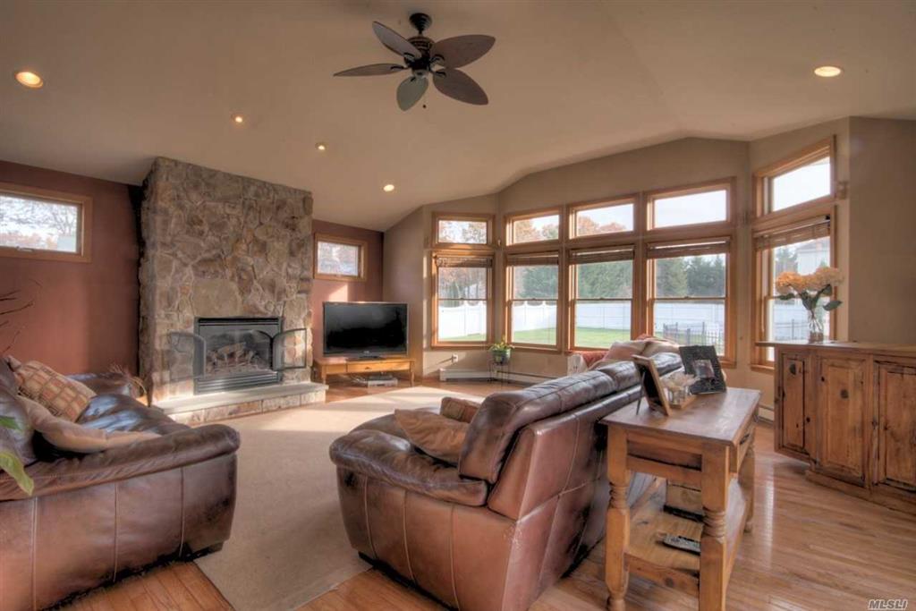 99 Tallmadge Trl Miller Place Miller Place NY 11764