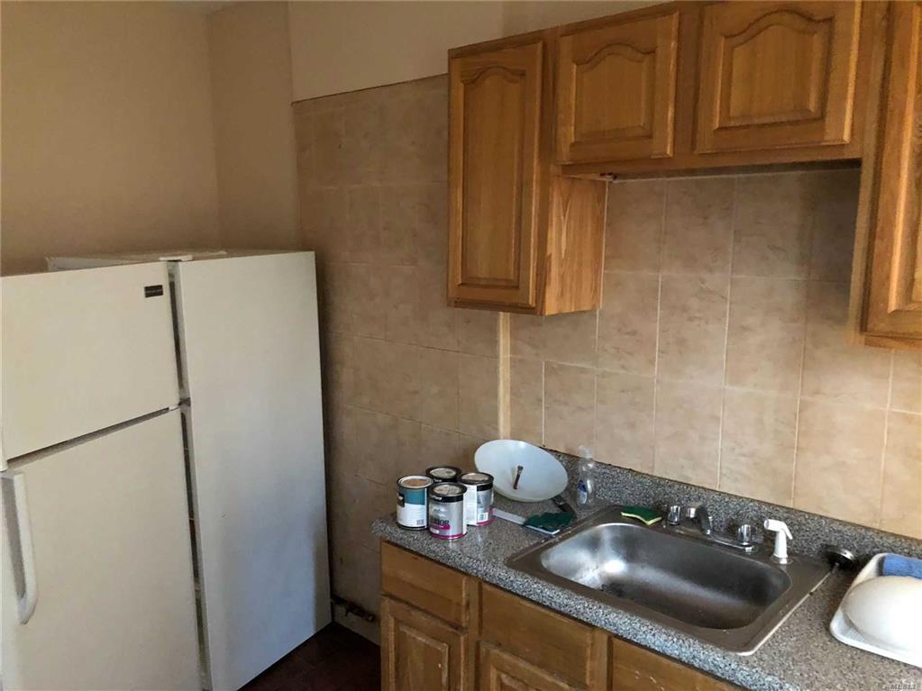 6424 Madison St Glendale Glendale NY 11385